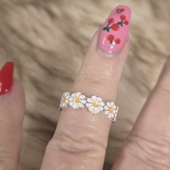 ✨3 FOR $28✨🆕️🌼 WHITE & YELLOW DAISY ADJUSTABLE RING / TOE RING🌼 - Picture 8 of 10